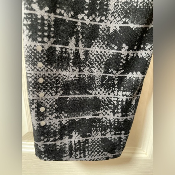 NIKE Cropped Epic Viper Print Black Gray Running Tights Size Medium - Picture 10 of 13